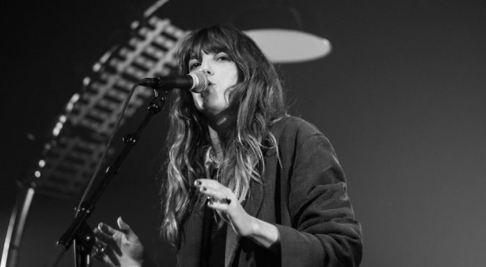 lou-douillon-flickr-Simon-Bonaventure-696x383