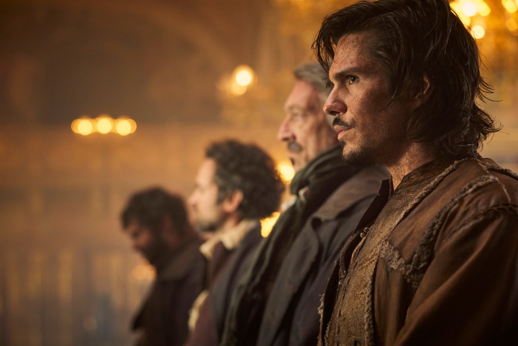 François Civil, Vincent Cassel, Romain Duris, Pio Marmaï en película francesa Los Tres Mosqueteros: D'Artagnan 