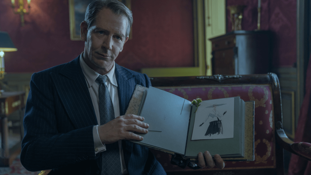 Ben Mendelsohn como Christian Dior en la serie “The New Look” de Apple TV+